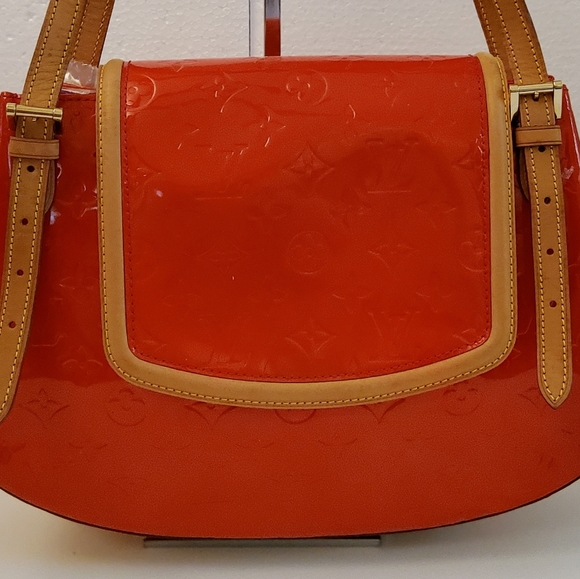 LOUIS VUITTON RED MONOGRAM VERNIS BISCAYNE BAY BAG - Picture 9 of 16